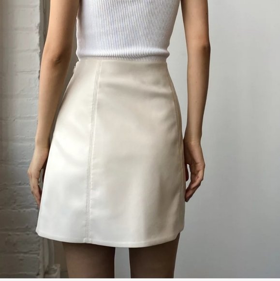 NWOT aritzia babaton modern mini leather skirt black 6 - Picture 3 of 7
